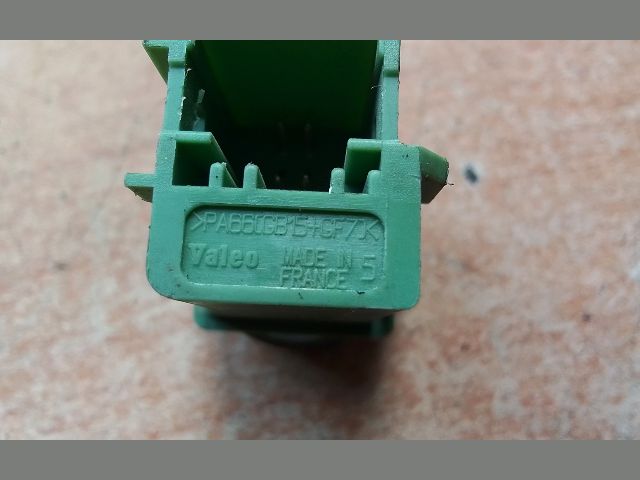 bontott RENAULT CLIO II Központizár Kapcsoló