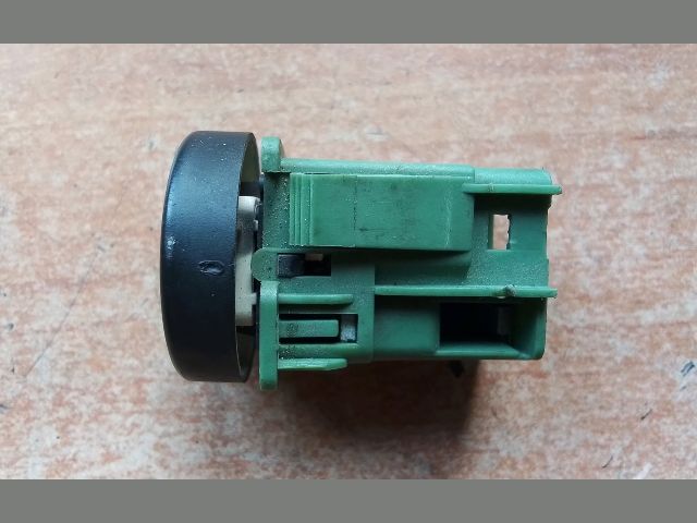 bontott RENAULT CLIO II Központizár Kapcsoló