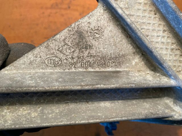 bontott RENAULT CLIO II Motor Tartó Bak (Fém)