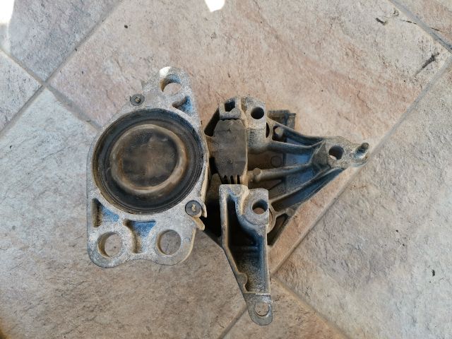 bontott RENAULT CLIO II Motor Tartó Bak (Fém)