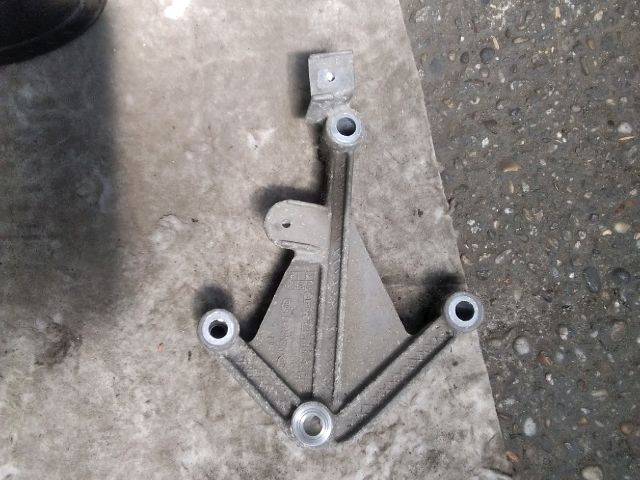 bontott RENAULT CLIO II Motor Tartó Bak (Pozíciófüggetlen)