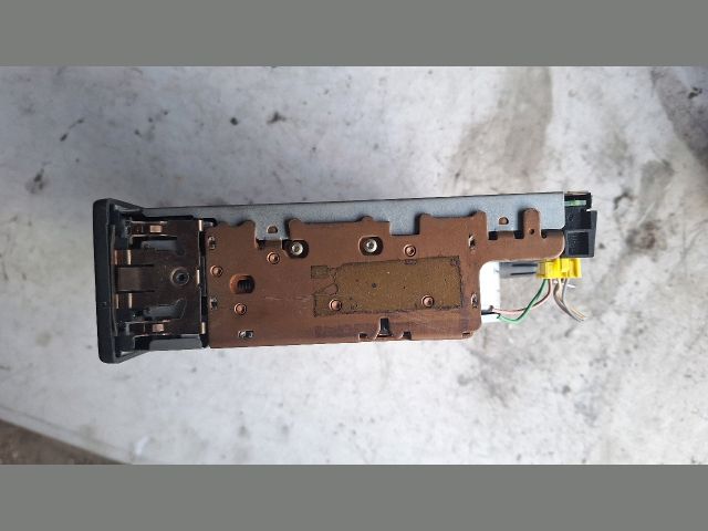 bontott RENAULT CLIO II Rádió / CD