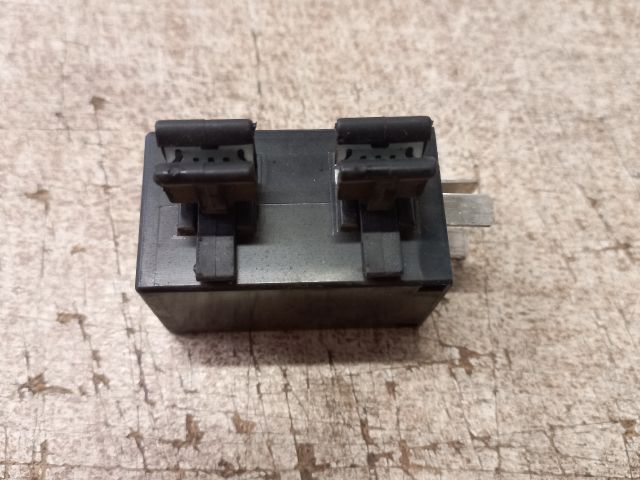 bontott RENAULT CLIO II Relé