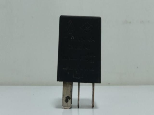 bontott RENAULT CLIO II Relé