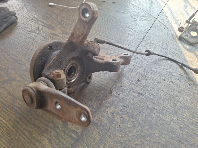 bontott RENAULT CLIO II Bal első Csonkállvány Kerékaggyal