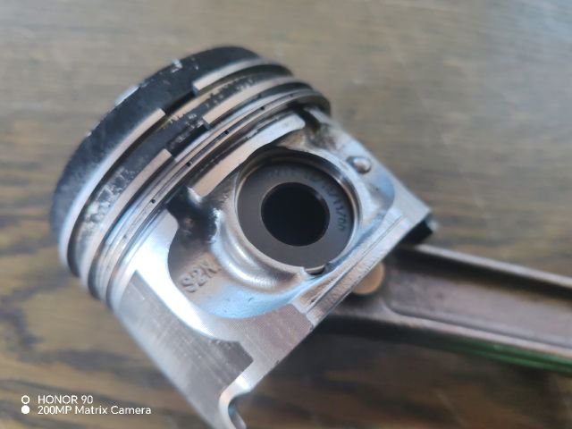 bontott RENAULT CLIO II Dugattyú és Hajtókar