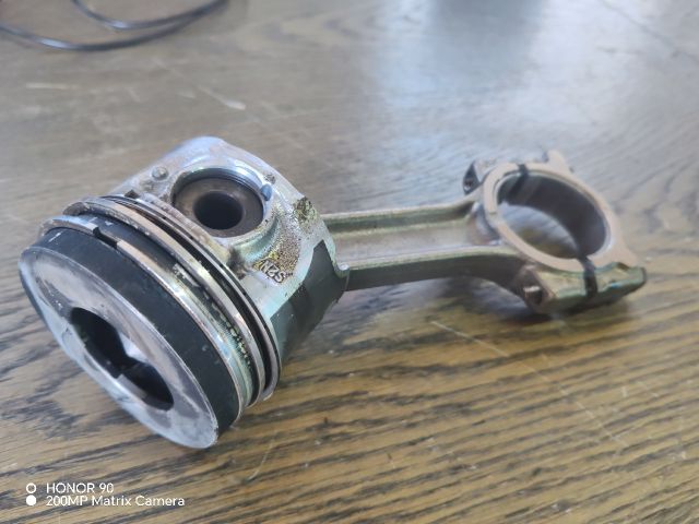 bontott RENAULT CLIO II Dugattyú és Hajtókar