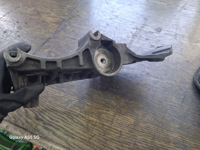 bontott RENAULT CLIO II Generátor Tartó Bak