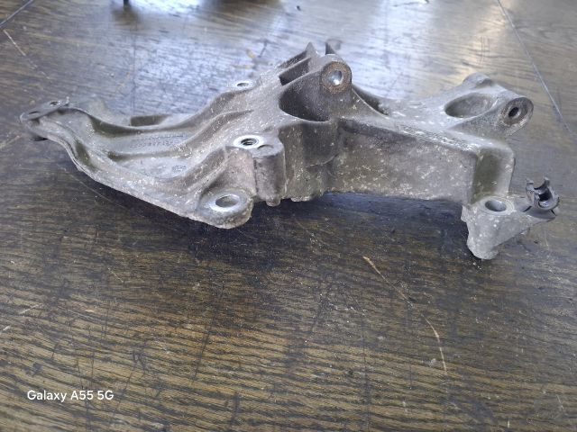 bontott RENAULT CLIO II Generátor Tartó Bak