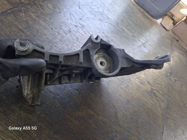 bontott RENAULT CLIO II Generátor Tartó Bak