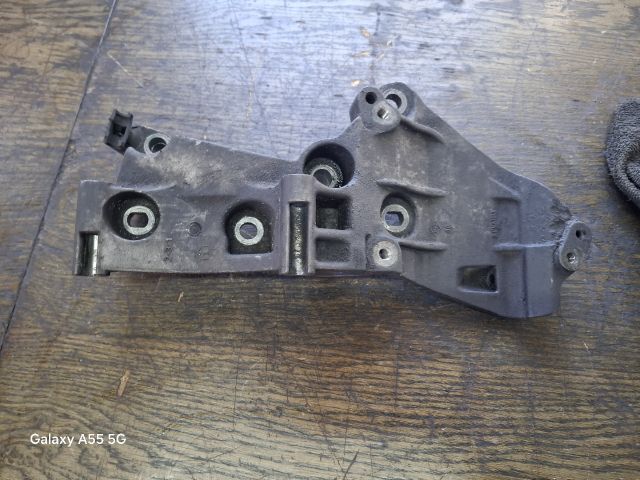 bontott RENAULT CLIO II Generátor Tartó Bak