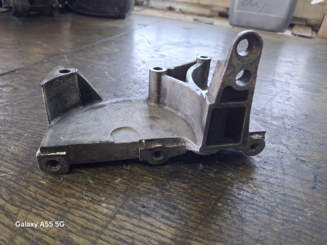 bontott RENAULT CLIO II Motor Tartó Bak (Fém)