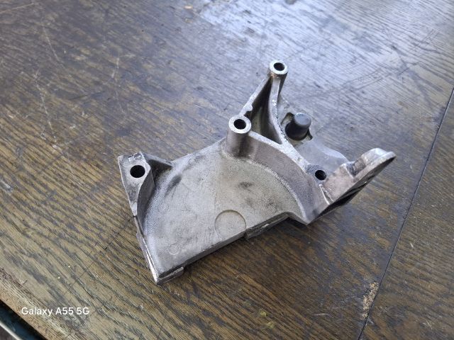 bontott RENAULT CLIO II Motor Tartó Bak (Fém)