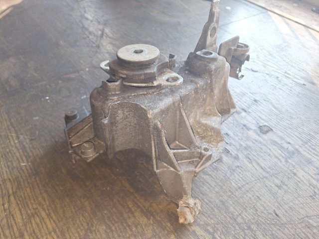 bontott RENAULT CLIO II Tartó Bak