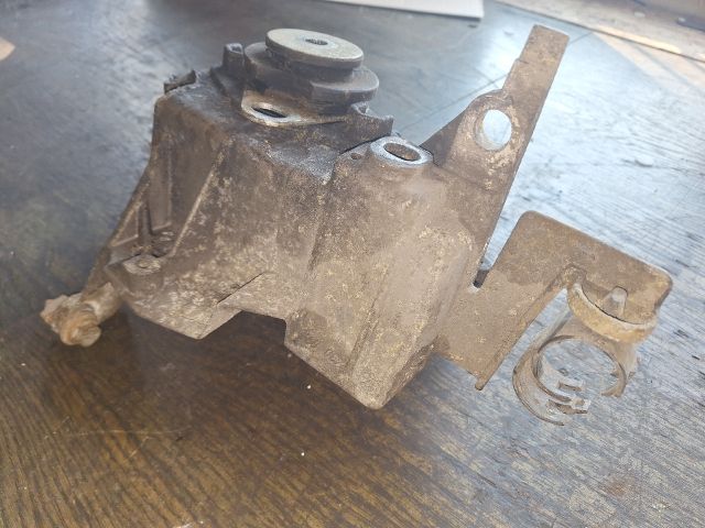 bontott RENAULT CLIO II Tartó Bak