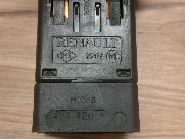 bontott RENAULT CLIO II Vészvillogó Kapcsoló