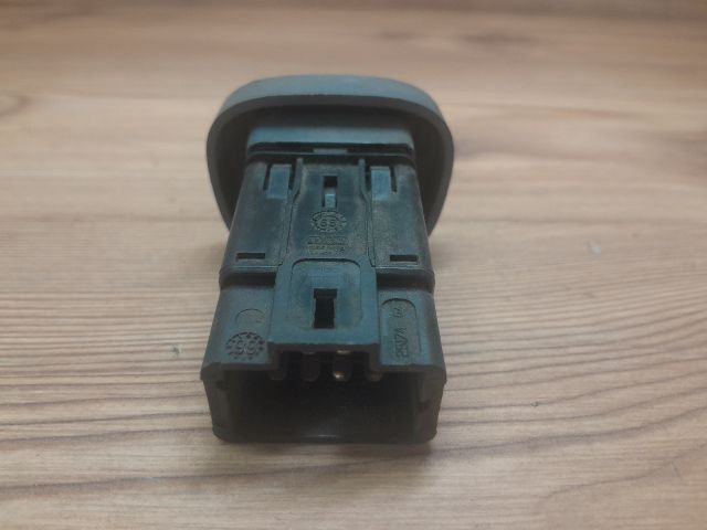 bontott RENAULT CLIO II Vészvillogó Kapcsoló