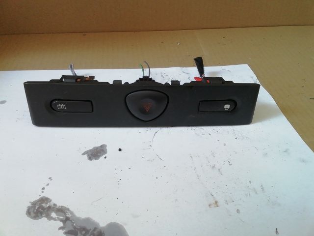 bontott RENAULT CLIO II Vészvillogó Kapcsoló