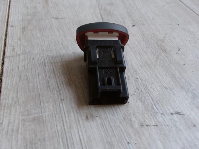 bontott RENAULT CLIO II Vészvillogó Kapcsoló