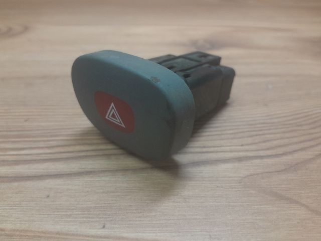 bontott RENAULT CLIO II Vészvillogó Kapcsoló