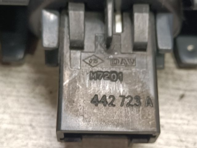 bontott RENAULT CLIO II Vészvillogó Kapcsoló