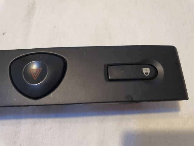 bontott RENAULT CLIO II Vészvillogó Kapcsoló
