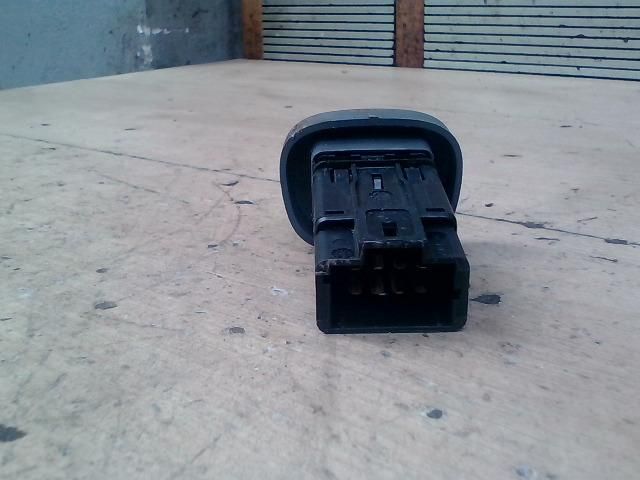 bontott RENAULT CLIO II Vészvillogó Kapcsoló