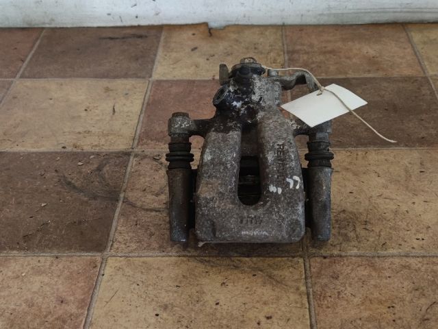 bontott RENAULT CLIO III Bal hátsó Féknyereg Munkahengerrel