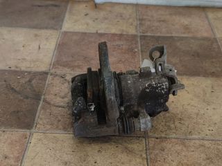 bontott RENAULT CLIO III Bal hátsó Féknyereg Munkahengerrel