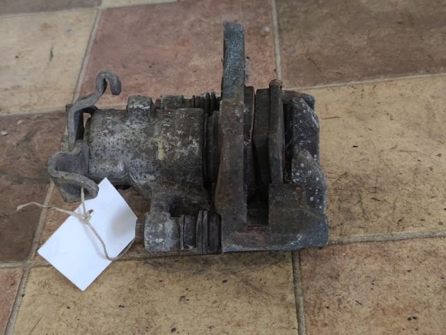 bontott RENAULT CLIO III Bal hátsó Féknyereg Munkahengerrel