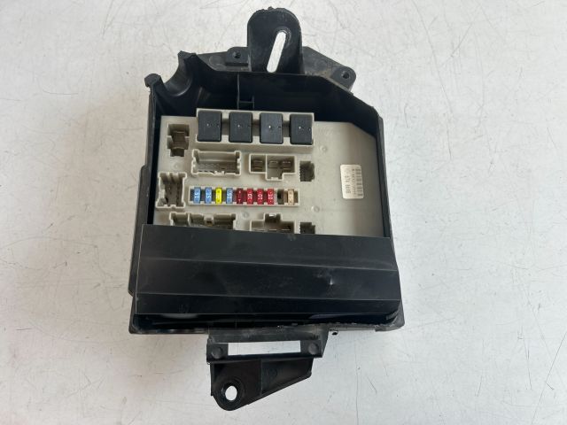 bontott RENAULT CLIO III Biztosítéktábla Motortér