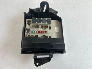 bontott RENAULT CLIO III Biztosítéktábla Motortér