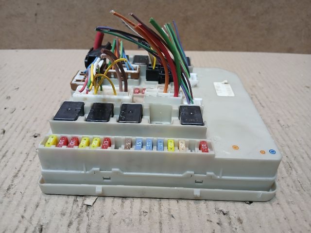 bontott RENAULT CLIO III Biztosítéktábla Motortér