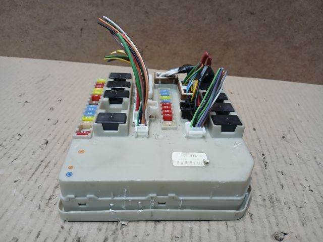 bontott RENAULT CLIO III Biztosítéktábla Motortér