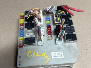 bontott RENAULT CLIO III Biztosítéktábla Motortér