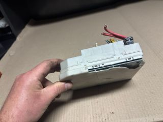 bontott RENAULT CLIO III Biztosítéktábla Motortér