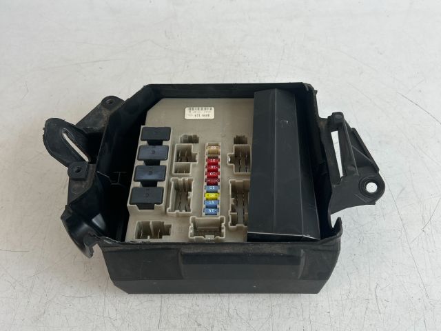 bontott RENAULT CLIO III Biztosítéktábla Motortér