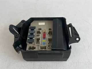 bontott RENAULT CLIO III Biztosítéktábla Motortér