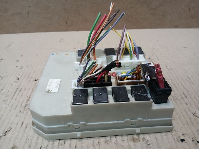 bontott RENAULT CLIO III Biztosítéktábla Motortér