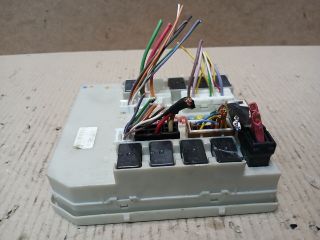 bontott RENAULT CLIO III Biztosítéktábla Motortér