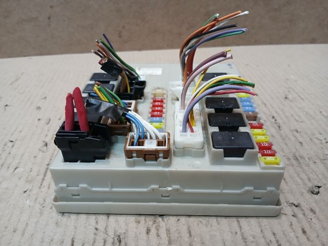 bontott RENAULT CLIO III Biztosítéktábla Motortér