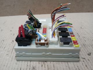 bontott RENAULT CLIO III Biztosítéktábla Motortér