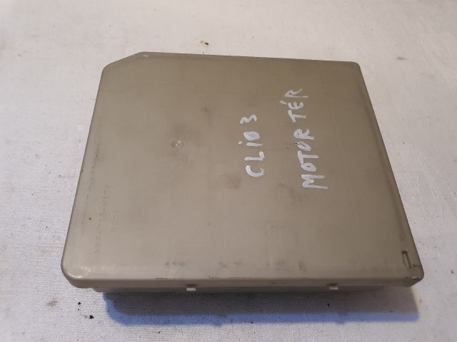bontott RENAULT CLIO III Biztosítéktábla Motortér