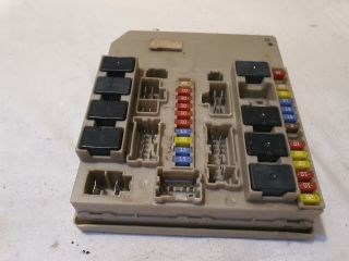 bontott RENAULT CLIO III Biztosítéktábla Motortér