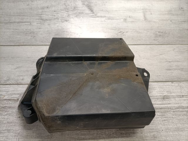 bontott RENAULT CLIO III Biztosítéktábla Motortér