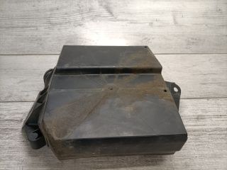 bontott RENAULT CLIO III Biztosítéktábla Motortér