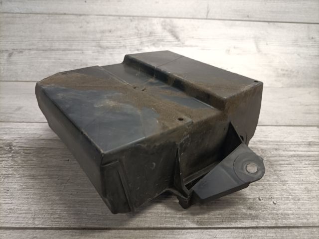 bontott RENAULT CLIO III Biztosítéktábla Motortér