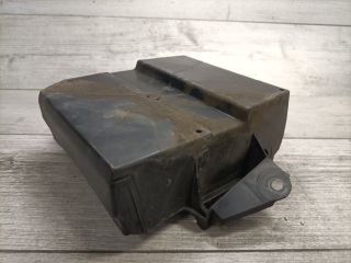 bontott RENAULT CLIO III Biztosítéktábla Motortér