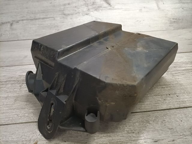 bontott RENAULT CLIO III Biztosítéktábla Motortér