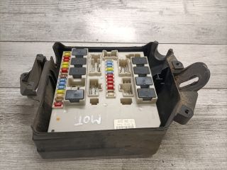 bontott RENAULT CLIO III Biztosítéktábla Motortér